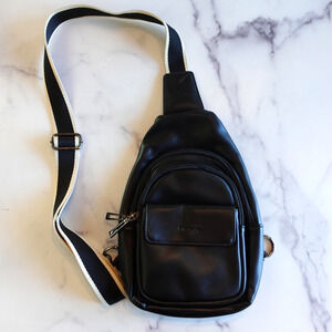 Mroede Sling Bag‎ Crossbody Black Vegan Leather Travel Fanny Pack Zip Pockets